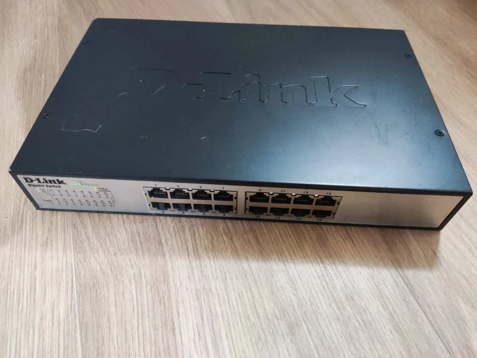 Commutateur Ethernet D-Link DGS-1016D, Switch 16 ports, 10/100/1000 - Photo 1/2