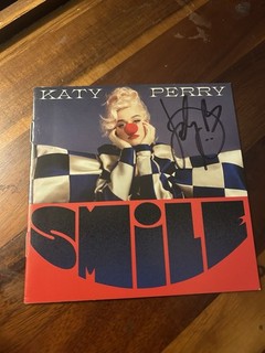 Katy Perry Signed CD Booklet Newbury Comics Autographed Autograph • Smile •