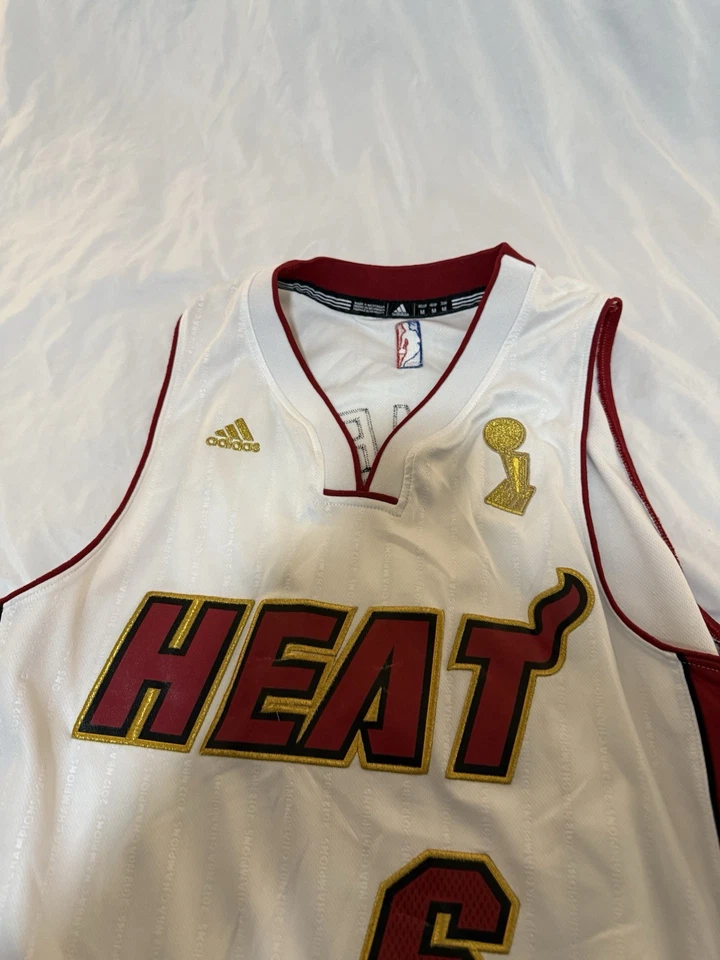 阿迪达斯勒布朗·詹姆斯迈阿密热火2012年NBA总决赛冠军球衣中号159 — 第 3/4 张图片