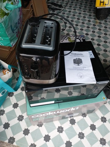 Cookworks black metallic 2 slice toaster - Picture 3 of 4
