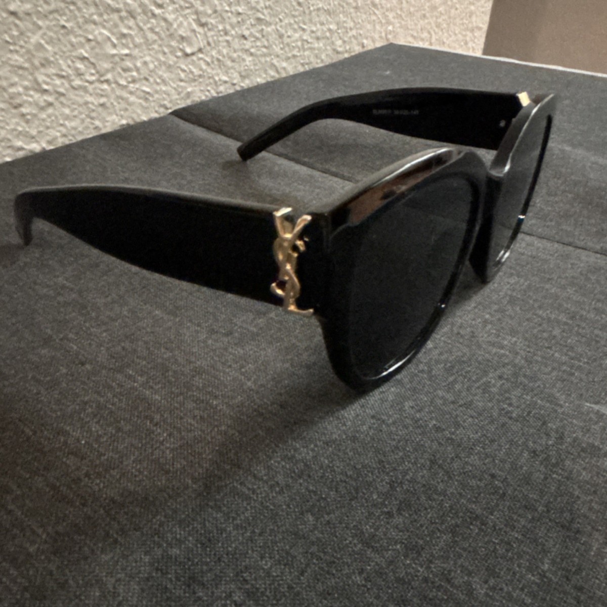 Saint Laurent Oversize Tinted Sunglasses Saint Laurent Oversize Tinted Sunglasses - Black Sunglasses  main image 2