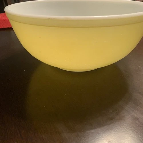 Pyrex Vintage Primary Color Yellow 4 Quart Mixing Bowl #404 Made In USA