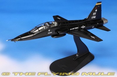 Hobby Master 1:72 T-38A Talon USAF 1st OG, 7th FTS Screamin Demons