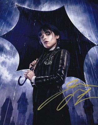 JENNA ORTEGA signed Autogramm 20x25cm WEDNESDAY in Person autograph ACOA