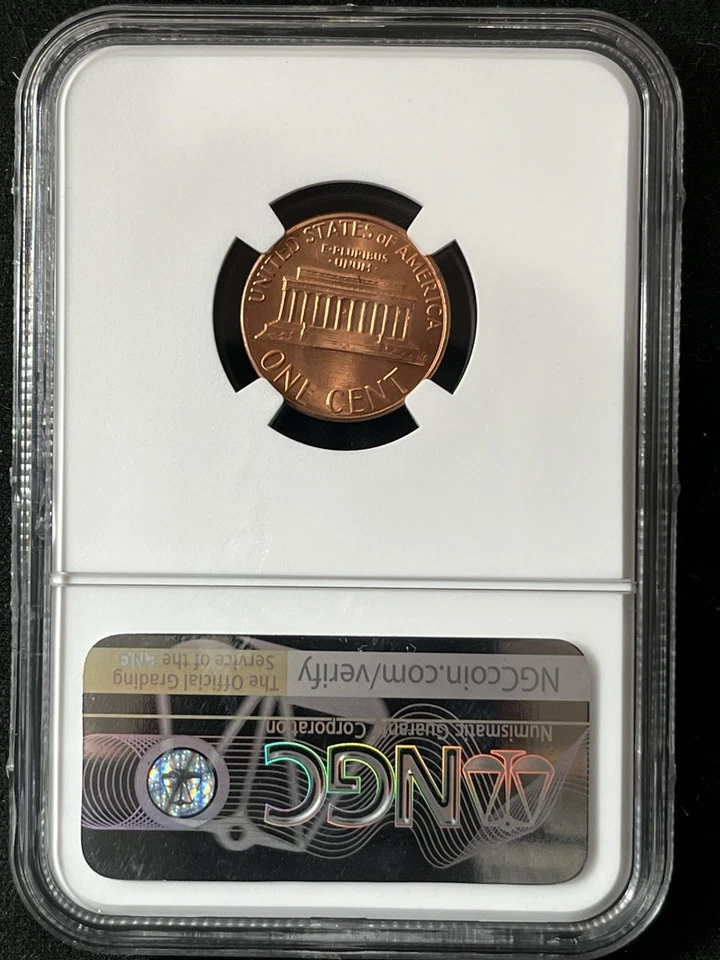1982  1C RD Large Date Lincoln Memorial One Cent  NGC MS68+RD  6697299-002 - Image 2 of 2