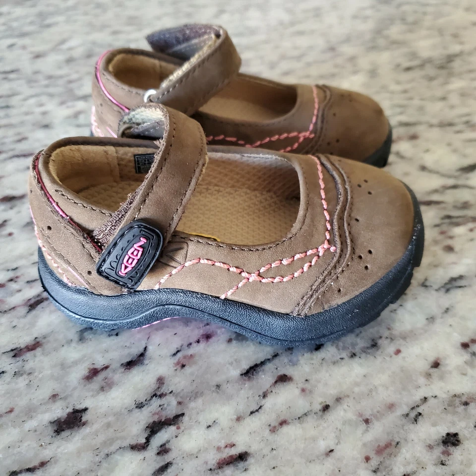 Mary Janes de cuero marrón Keen - gancho y bucle para niñas talla 4 usado en excelente estado Foto 2 de 4