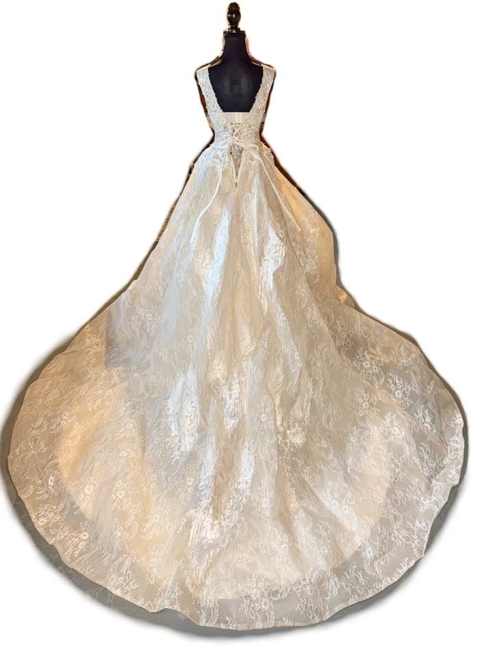 Vestido de novia de encaje de inspiración vintage | Vestido sin mangas línea A con falda completa | S Foto 4 de 4