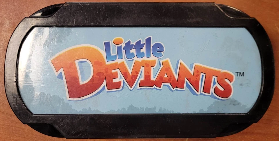 Estuche rígido de viaje PS Vita Little Deviants con tres juegos Foto 2 de 4
