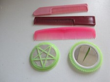 3 pocket combs & 2 small mirrors