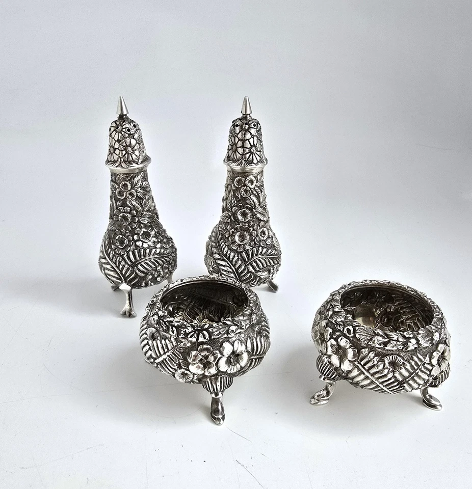 Sterling Silver Repousse Shakers and Salt Cellars by James Armiger 1892 Palm  - Imagem 4 de 4