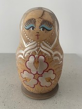 Stunning 7 doll Russian stacking. 17 cm x 12 cm. Immaculate condition.