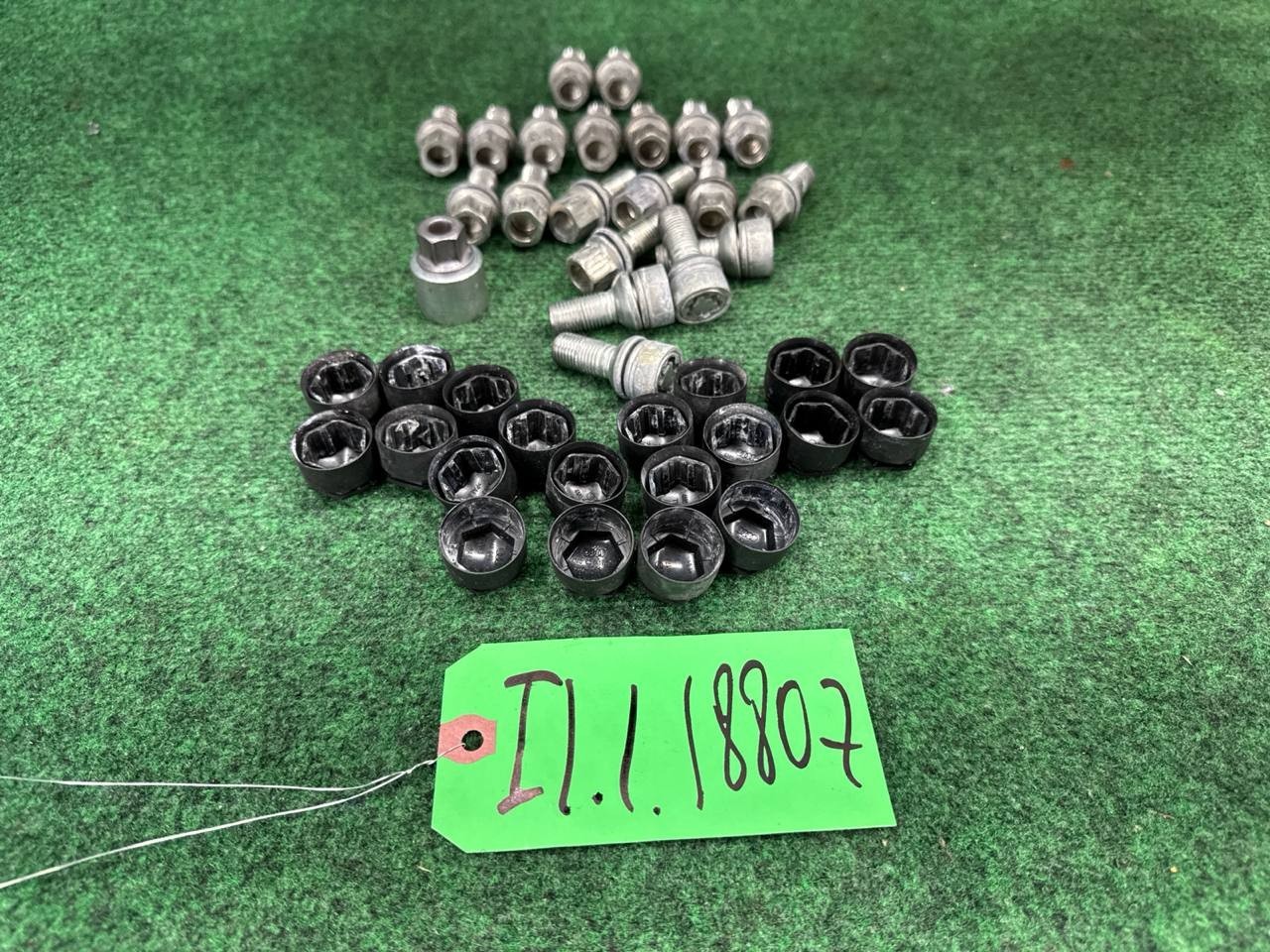 🛑 2017-2023 Audi R8 Wheel Rim Lug Nut Bolt w/ Locks & Key Set x20 OEM