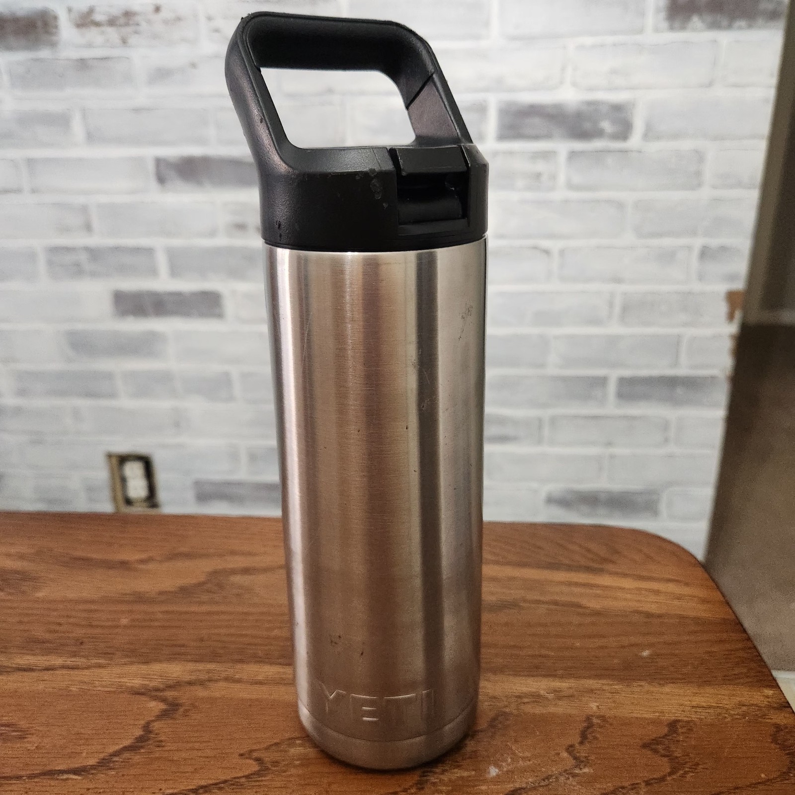 YETI Rambler 18 oz Bottle, Leakproof Vacuum Insulated Stainless Steel Straw Cap