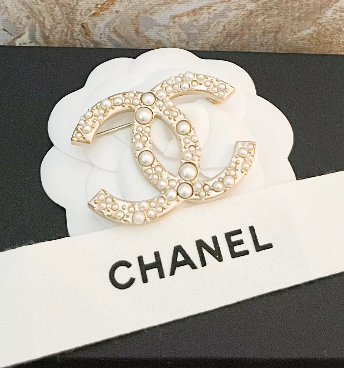 Pre-Owned CHANEL brooch pin here mark rhinestone silver (Good)