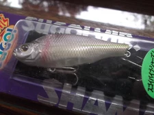 Older Gary Yamamoto Sugoi VIB Shaman Rattle Bait 114 Bleeding Shad One Knocker