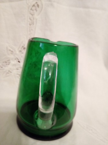 Med size Vtg Emerald Green Hand Blown Glass Water or drink Pitcher clear handle - Picture 5 of 9