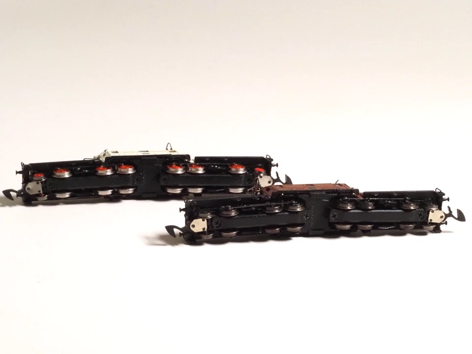 Z-scale TWO class Ce 6/8 III SBB Crocodile Electric Locomotives Marklin 88888 - Image 2 of 4