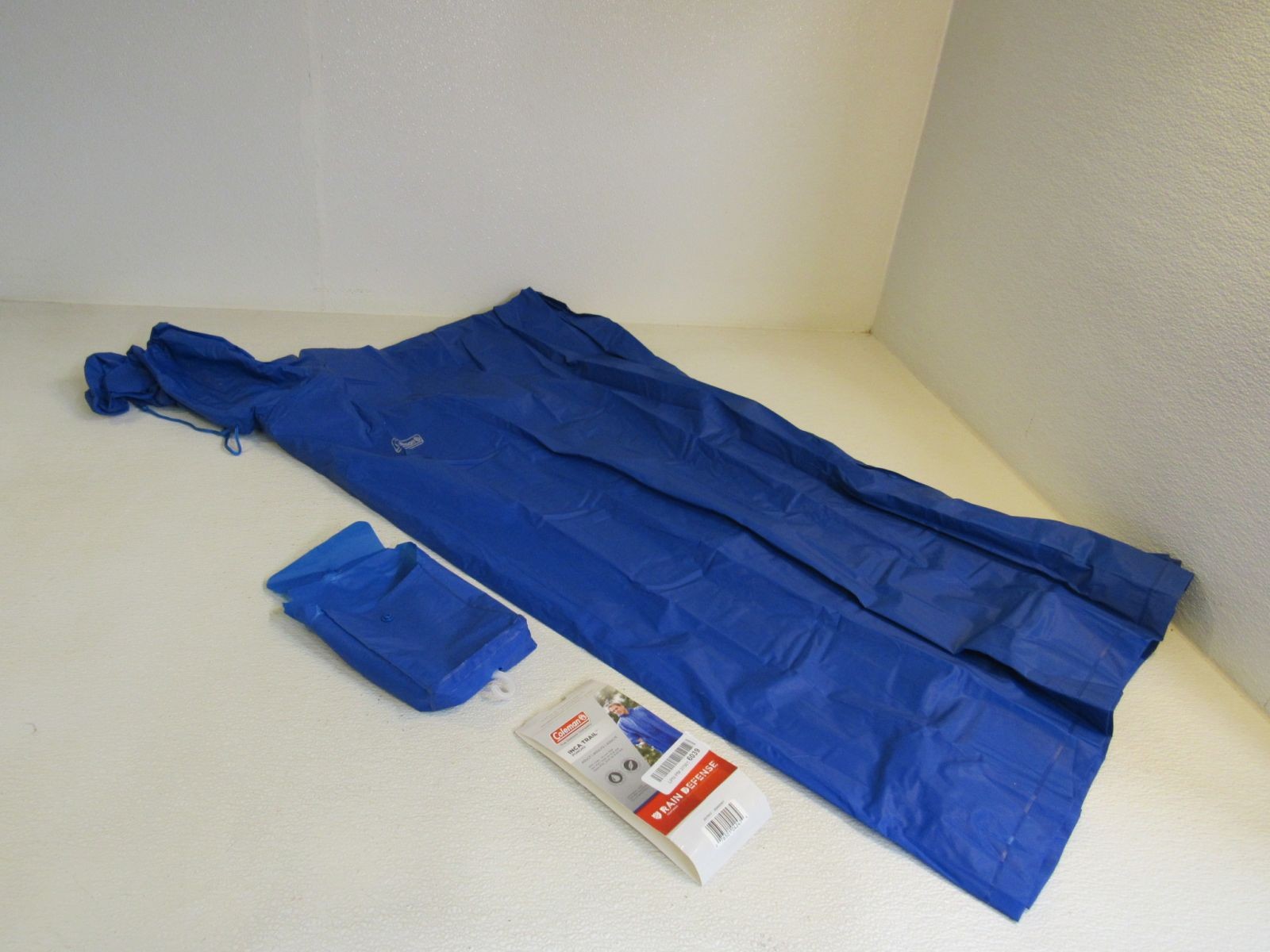 Coleman Inca Trail Rain Poncho 50-in x 60-in Blue Universal Size