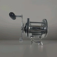 Vintage Penn Senator 3/0 Conventional Game saltwater Fishing Reel W/ Rod Clamp