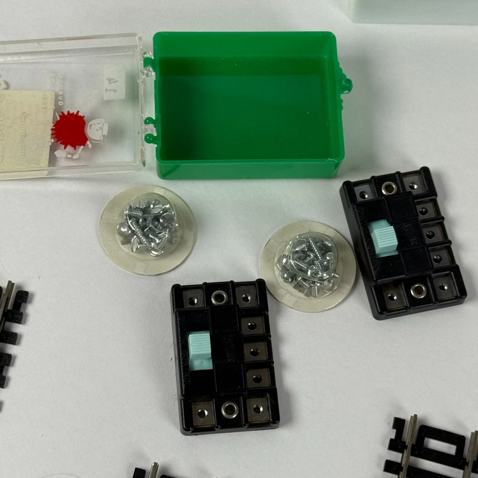 Atlas HO Scale Train Track Lot 11 Pieces 2 Switches Stop Sign & Screws - Image 2 of 4