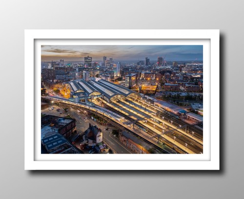 Manchester Piccadilly Framed Print, Wall Art Canvas England Bee Mancunian Gifts. - 第 2/9 張圖片