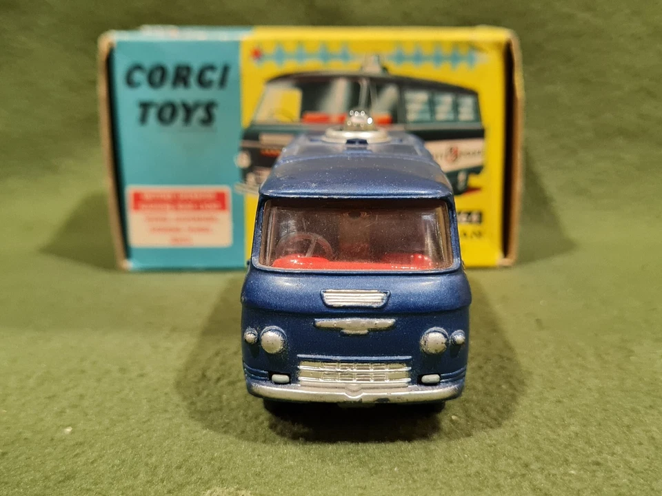 CORGI TOYS  464 COMMER VAN COUNTY  POLICE SCALA 1/43 - Immagine 4 di 4