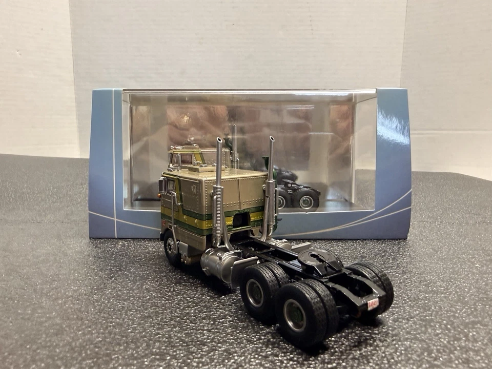 Neo Scale Models 1/64 Scale Peterbilt 352 Pacemaker - Image 4 of 4