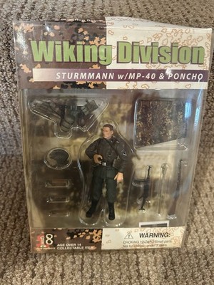 DRAGON 1:18 ACTION Figure - Wiking Division Sturmmann w/MP-40 & Poncho No. 80012