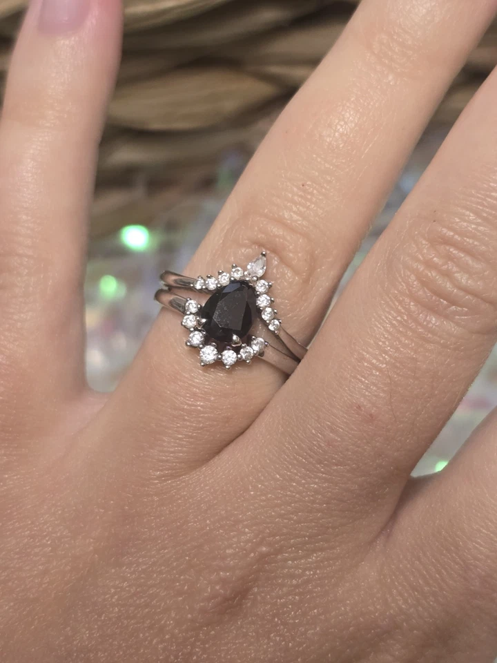 Juego de compromiso de piedra de pera negra talla 7 con alianza de boda a juego Foto 2 de 4