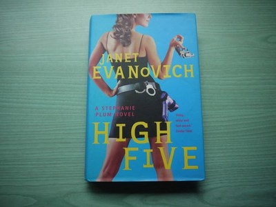 HIGH FIVE by JANET EVANOVICH H/BACK D/W 1999 1ST EDITION 1ST PRINT
