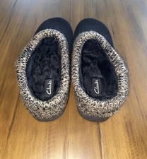 Clarks Slippers Women 11 M Black Suede Faux Fur Lining Indoor Outdoor Clogs