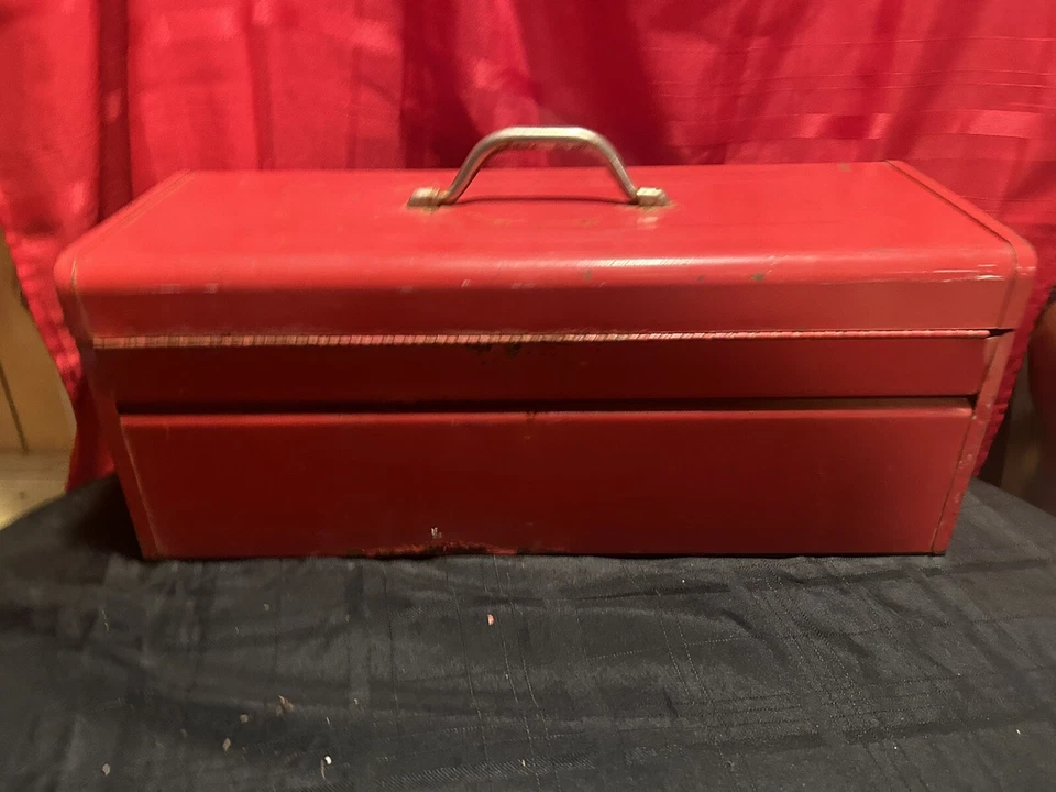 VINTAGE STACK-ON R-422 RED METAL TOOLBOX WITH TRAY 22” x 8 1/2” x 8 1/2” - Image 4 of 4