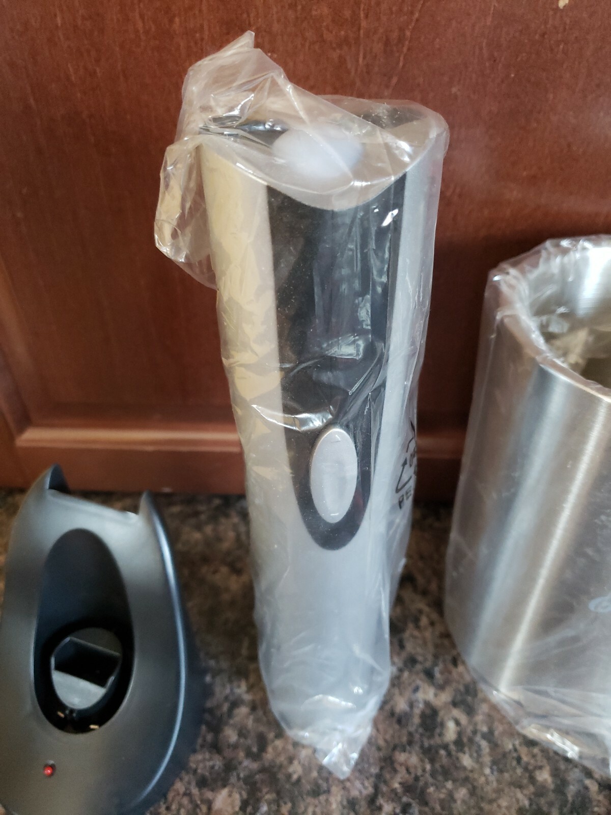 Oster Electric Wine Bottle Screw Opener Cordless Rechargeable Chiller