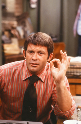 LMP60-176 1980s Barney Miller Actor Max Gail On Set Shoot Orig 35mm COLOR SLIDE