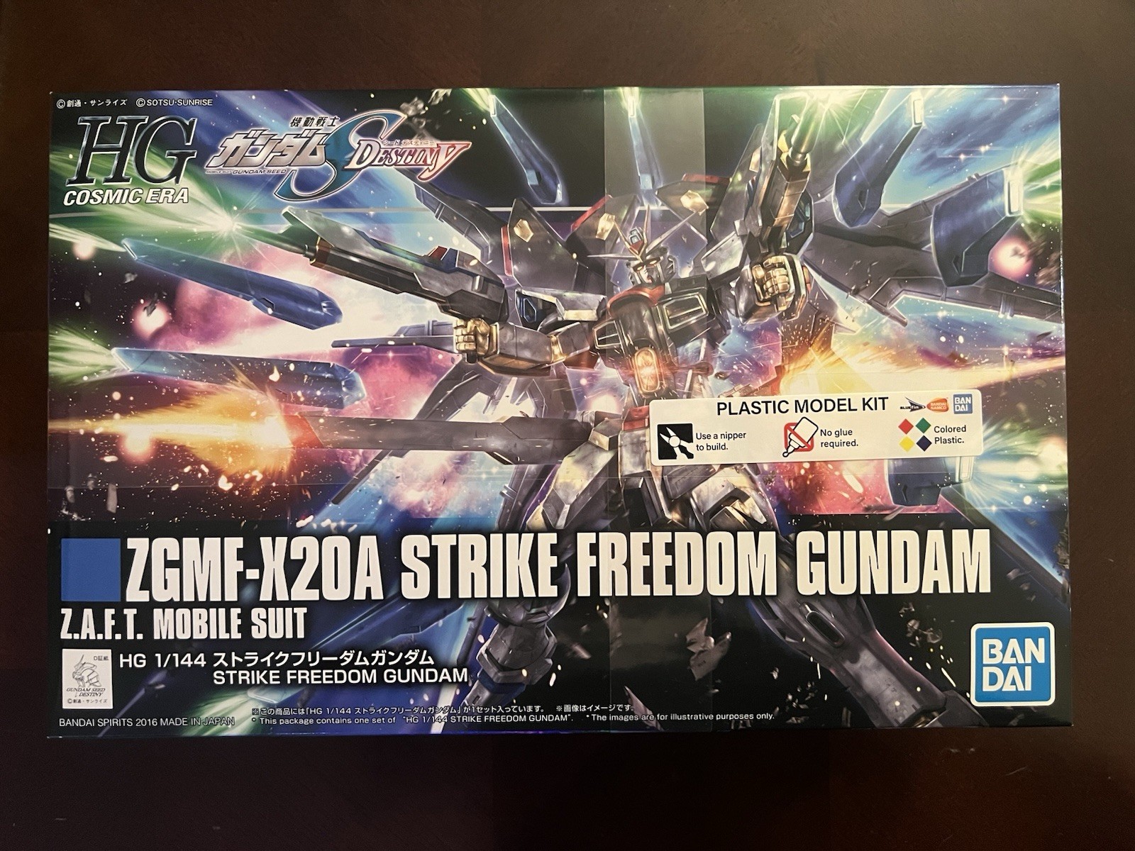 ZGMF-X20A Strike Freedom Gundam Mobile Suit HG 1/144 Scale Model Kit