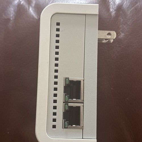 Netgear XE104 85 Mbps Powerline Wall Plugged 4-Port Ethernet Switch - Picture 4 of 5