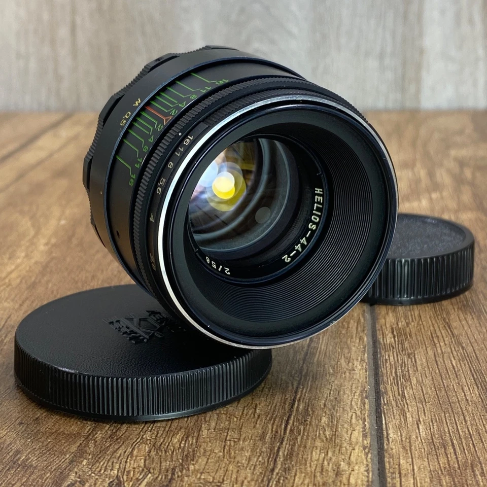 Helios 44-2 58mm f2 Soviet Bokeh portrait Lens DSLR mount M42 - Image 3 of 4