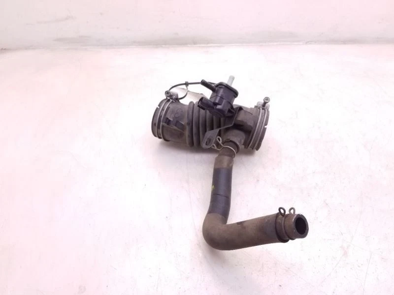 Toyota Yaris 2007 1,5 L 4 cilindros filtro de aire tubo resonador montaje  Foto 2 de 4