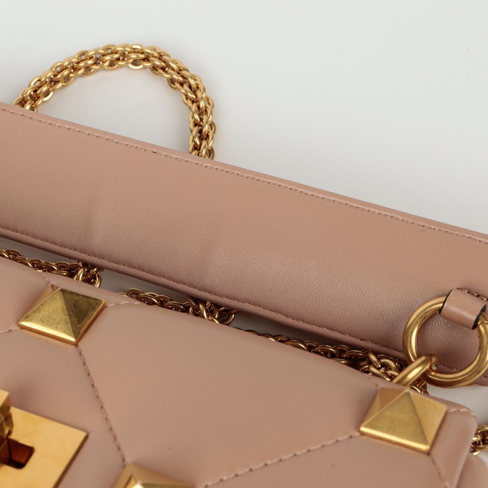 VALENTINO クレフクチュルハイウエストミティスカト 【関税込】 Valentino Roman Stud Medium Chain Shoulder Bag 0I82BSF