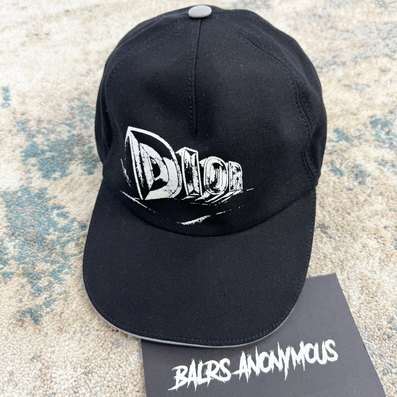 Casquette de baseball Dior logo imprimé signature en noir et blanc PRIX CONSEILLÉ *