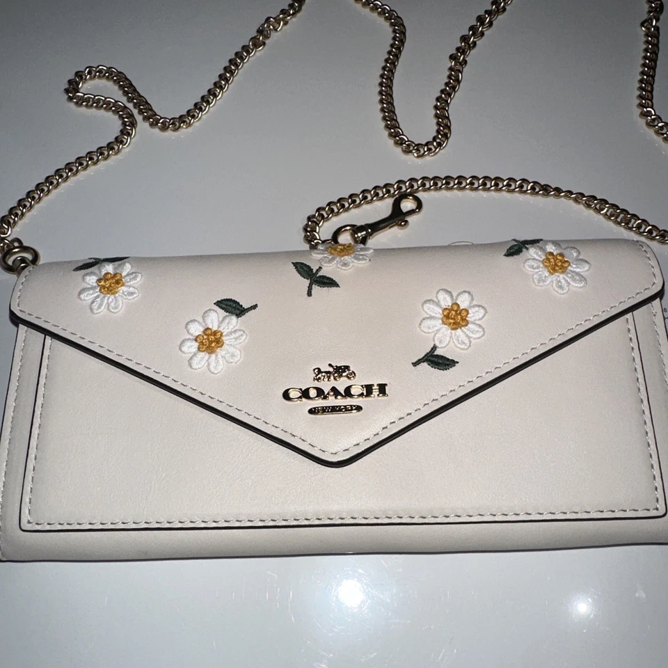 NWT Coach Slim Envelope Wallet Daisy Emboldened Print With Chain Chalk BNWT - Image 3 of 4