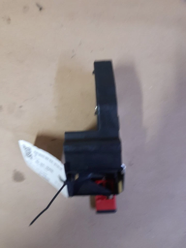 AUDI A3 2003-2012 REAR DRIVER SIDE SEAT LATCH/LOCK  - image 2 of 4