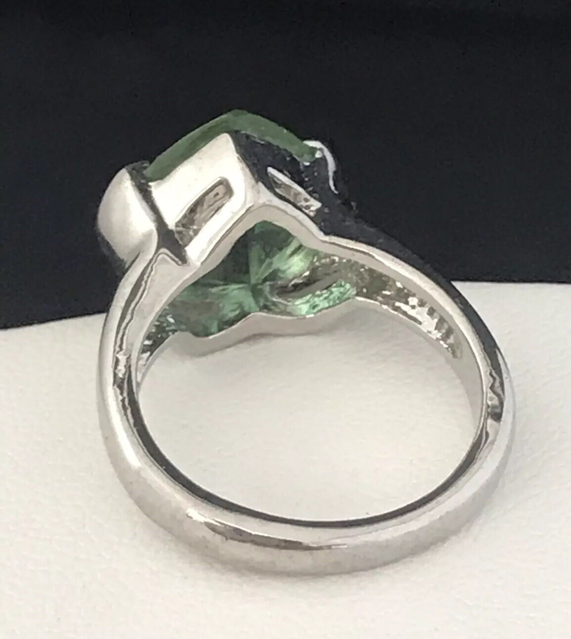 New Boutique Statement Ring Silver Tone Green Hea… - image 3