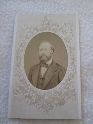 PHOTO CDV - Homme a la barbe en medallion [cliché chaproniere CALAIS circa 1862]