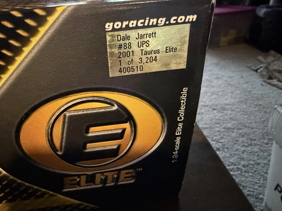 Ford Taurus 2001 Dale Jarrett #88 - Elite/3204 Foto 3 de 4