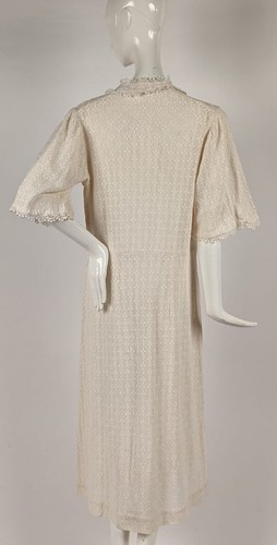 ANTIQUE 1930’S THICK WHITE COTTON FLORAL LACE DRESS W MACHINE LACE EDGING - Picture 5 of 6