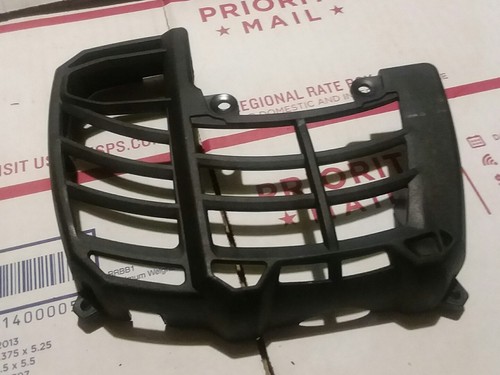 Toro 51978 25.4cc rear housing cover  trimmer part only used oem bin 257 - Afbeelding 1 van 2