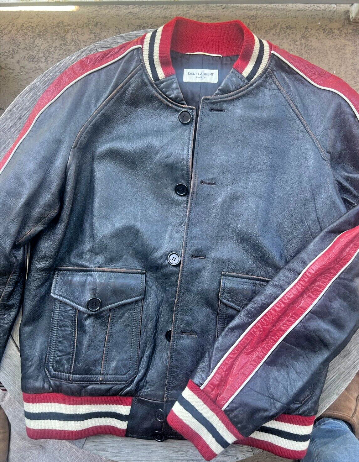 Giacca in pelle nera Saint Laurent con righe in pelle rossa US40 EU50