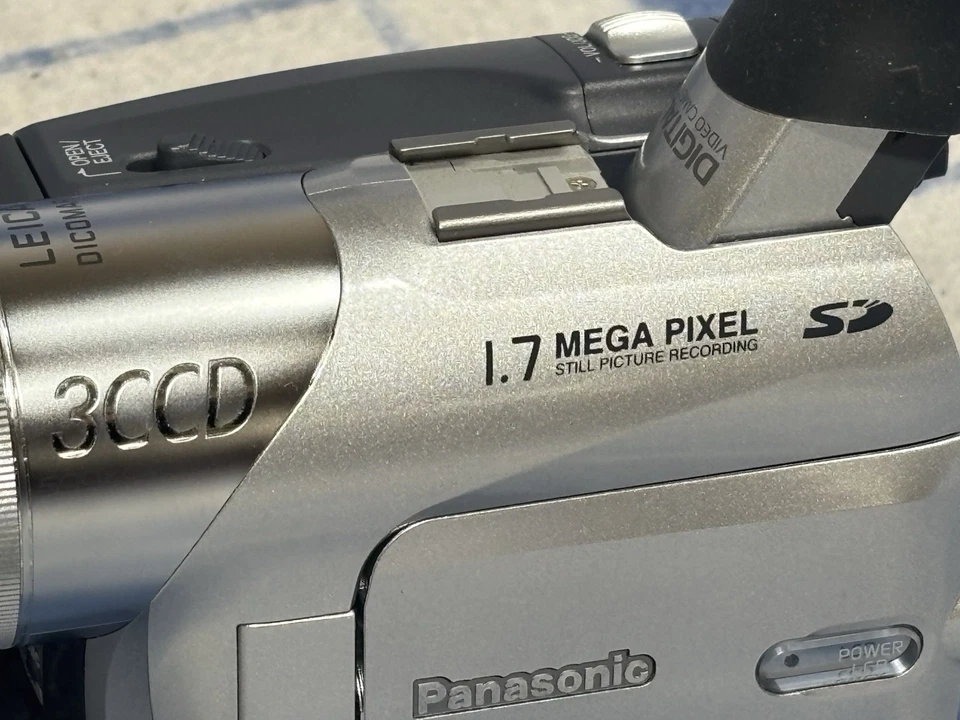 Panasonic NV-GS120 Camcorder 3CCD Mini DV Digital Tape Camera **NO BATTERY** - Image 2 of 4