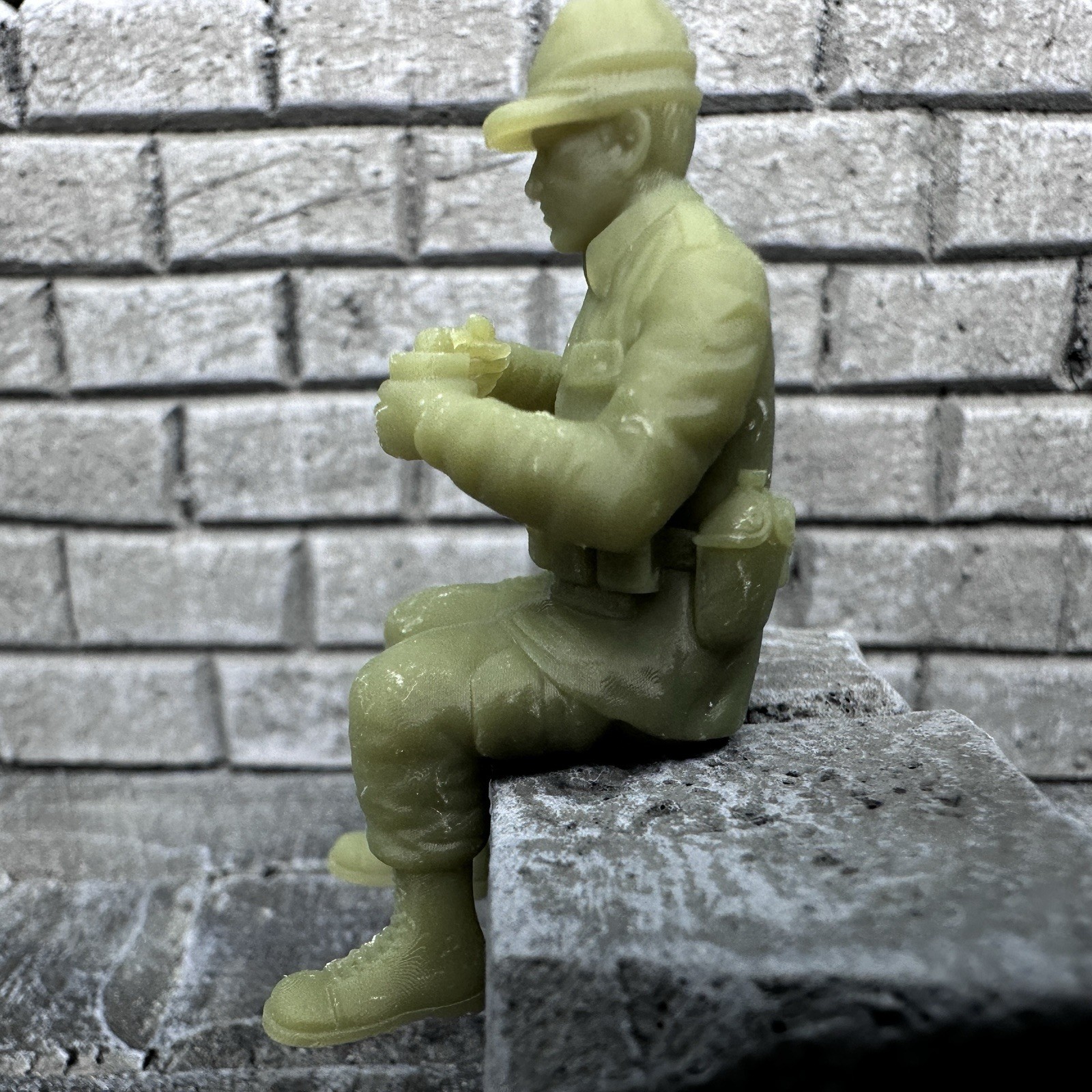 World War 2 American SITTING & EATING Toy Soldier Military Resin 1/32 WW2 Figure